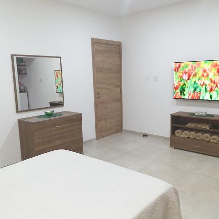 Modern Apartment In Central Bugibba St. Paul's Bay Buitenkant foto