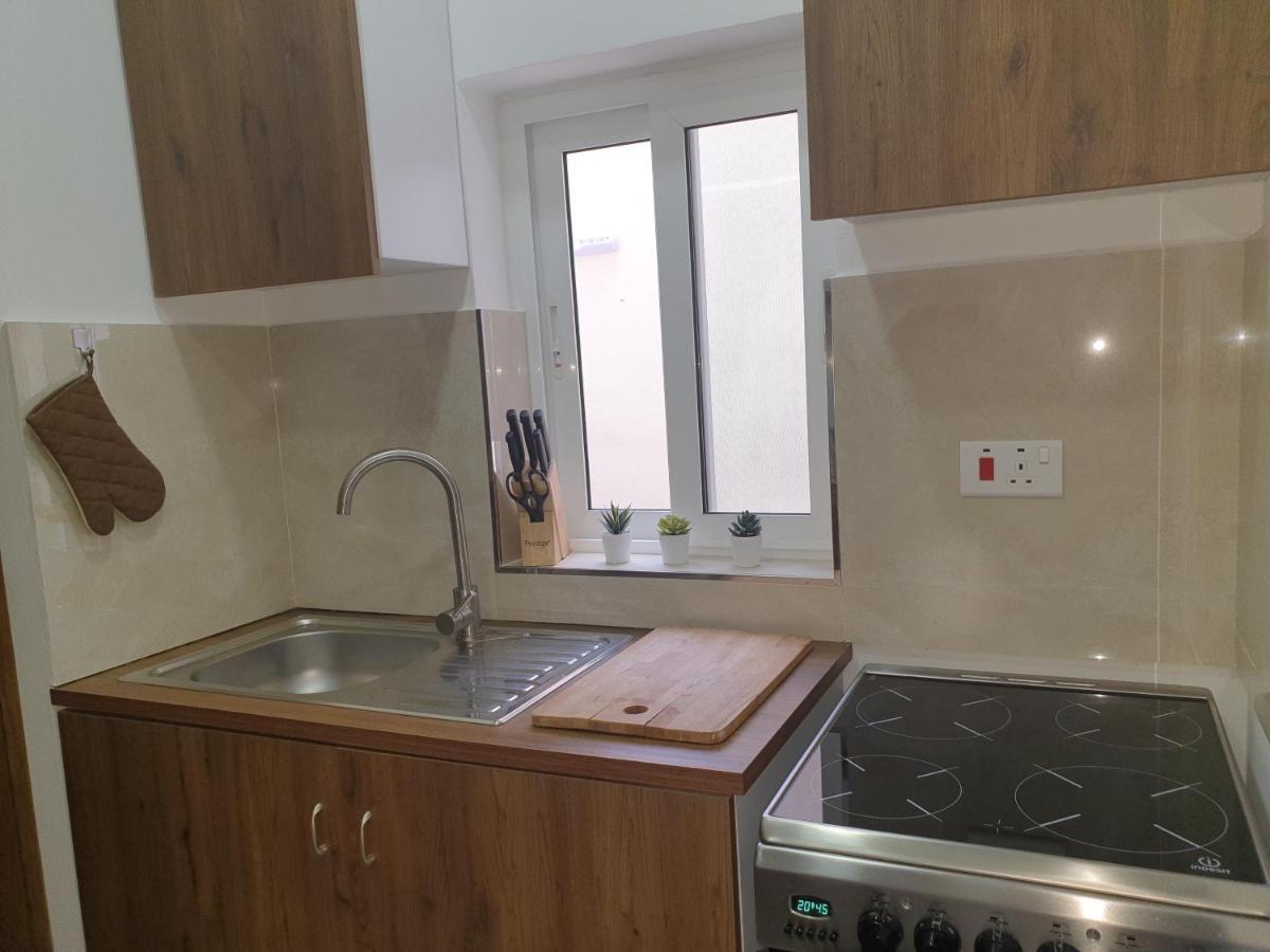 Modern Apartment In Central Bugibba St. Paul's Bay Buitenkant foto