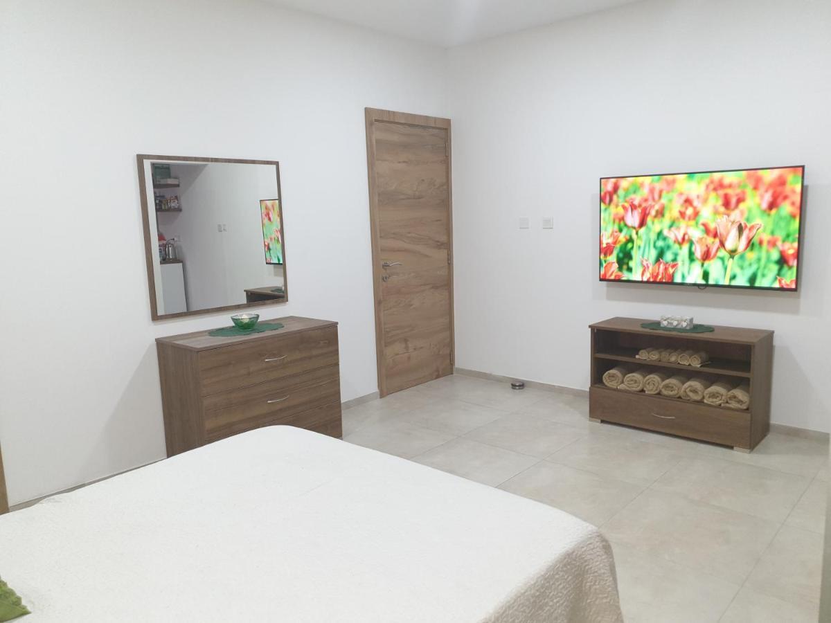 Modern Apartment In Central Bugibba St. Paul's Bay Buitenkant foto